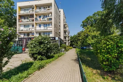 a brick sidewalk in front of a tall building at Apartament przy Bulwarach Wiślanych Kościuszki by Noclegi Renters in Kraków
