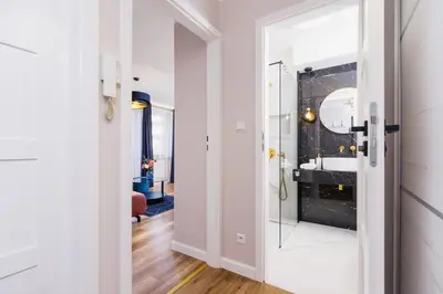 a bathroom with a sink and a mirror at Apartament przy Bulwarach Wiślanych Kościuszki by Noclegi Renters in Kraków