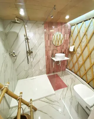 a bathroom with a shower and a toilet and a sink at LushHills - Nowoczesna Jurta in Regulice