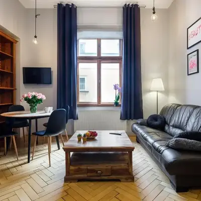 CracWoW Market Squere Apartment