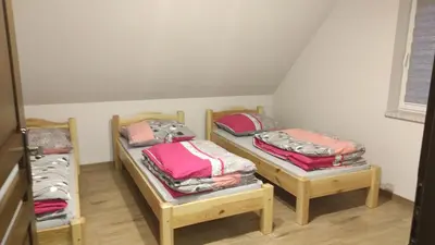 a room with two bunk beds in a room at Gospodarstwo agroturystyczne U Kierpców. in Podwilk
