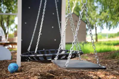 a swing in a yard with a blue ball at JURA GLAMP luksusowe całoroczne domki na wyłączność KOPUŁY IGLOO taras ogród in Wola Kalinowska