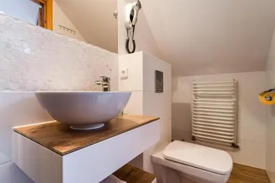 a bathroom with a bowl sink and a toilet at Karczma Maciejówka in Czajowice