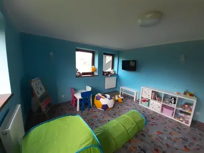 a childs room with blue walls and a green couch at Willa Czajki in Oświęcim