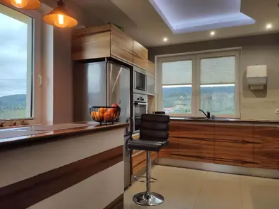 a kitchen with a counter and a chair in a room at Dom w okolicach Czchowa in Wytrzyszczka