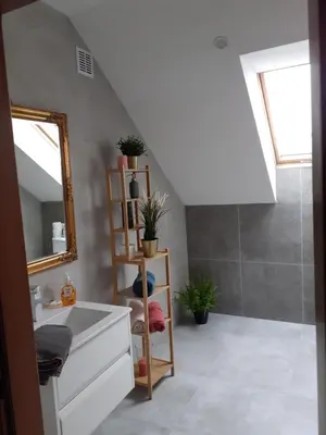 a bathroom with a sink and a mirror at Dom w okolicach Czchowa in Wytrzyszczka