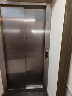 a stainless steel elevator in a building at JUWEL Uroczy Apartament 2A Stare Miasto Kraków in Kraków