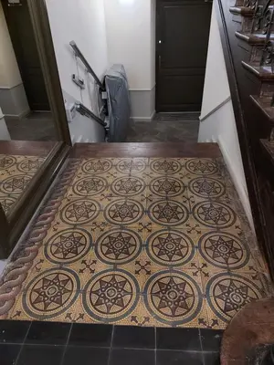 aoyer with a tile floor and a door with a rug at JUWEL Uroczy Apartament 2B Stare Miasto Kraków in Kraków