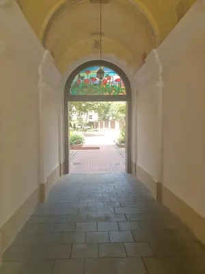 an empty hallway with an archway with a stained glass window at Czar Prowansji - Comfy & Quiet near Rynek&Train Station Netflix in Kraków