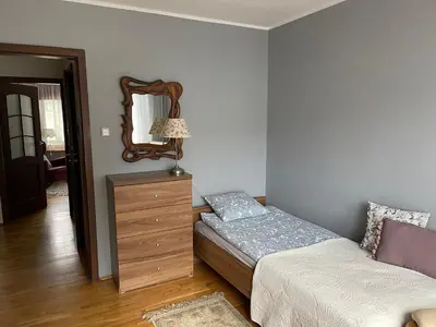 a bedroom with a bed and a dresser with a mirror at Apartament Siewna-moje miejsce na idealne wakacje in Kraków