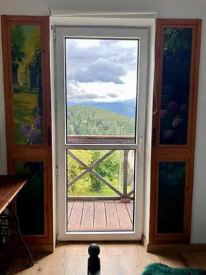a room with a window with a view of a field at Klimatyczny dom z widokiem na Babią - kominek i ogrodzenie in Maków Podhalański
