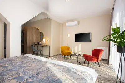 a hotel room with a bed and chairs at MR67 Mayera Rapaporta in Kraków