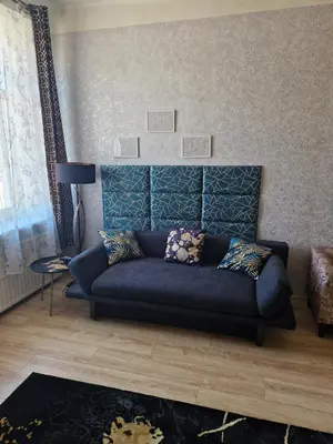 a living room with a blue couch in a room at Sara -Mikołajska - Rynek - Netflix Hydromassage in Kraków