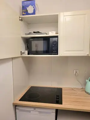 a kitchen with a microwave and a stove at Sara -Mikołajska - Rynek - Netflix Hydromassage in Kraków