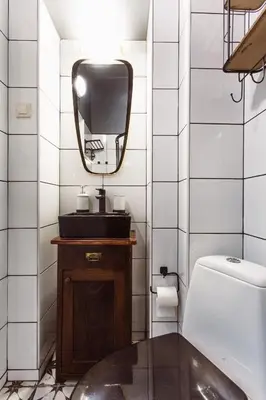 a bathroom with a mirror and a toilet at Krakowska 5 in Kraków