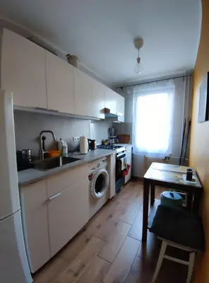 a kitchen with a sink and a washing machine at u cioci Lutki urocze mieszkanie z balkonem in Kraków