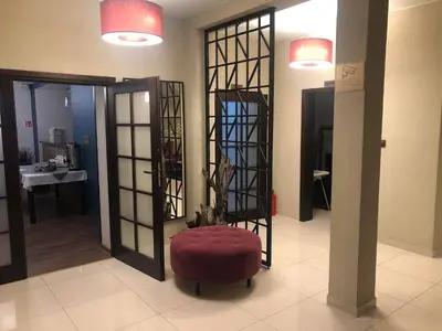 a room with a red ottoman and a mirror at Zajazd Podzamcze in Olkusz