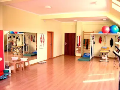 a living room with a hard wood floor and balloons at ZAGÓRZANKA Pensjonat Rehabilitacyjno-Rekreacyjny SiS Dziadkowiec - Spółka Jawna in Mszana Dolna