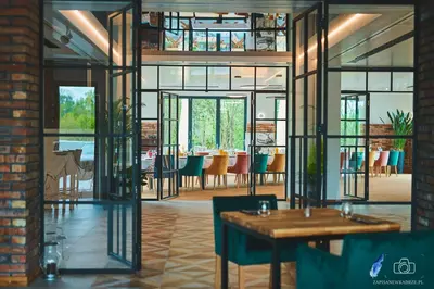 a dining room with a table and chairs at Ilkus Hotel & Restaurant in Krze