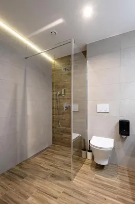 a bathroom with a glass shower and a toilet at Ilkus Hotel & Restaurant in Krze