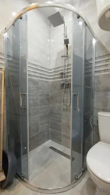 a shower stall in a bathroom with a toilet at Mieszkanko na peryferiach in Chrzanów