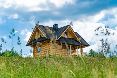 a log cabin sitting on top of a hill at Bacówka na Kubanówce in Rdzawka