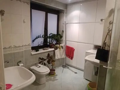 a bathroom with a tub and a toilet and a sink at Pokój w domu z dużym ogrodem in Kraków
