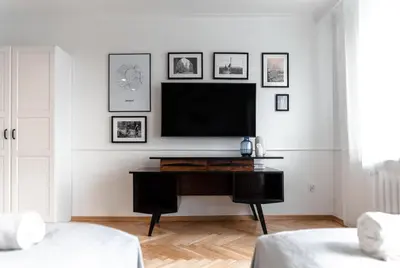 a living room with a television on a desk at Studio Kolberga Kraków in Kraków