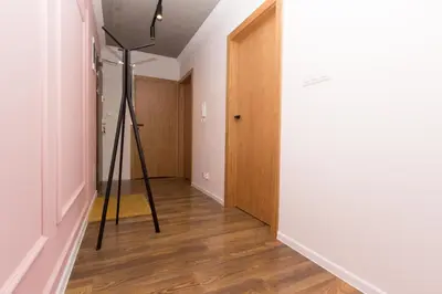 a room with a tripod and a room with a door at Lenzo Apartments Wieliczka in Wieliczka