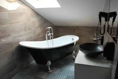 a bathroom with a bath tub and a sink at NATA Pokoje Gościnne Restauracja in Libiąż