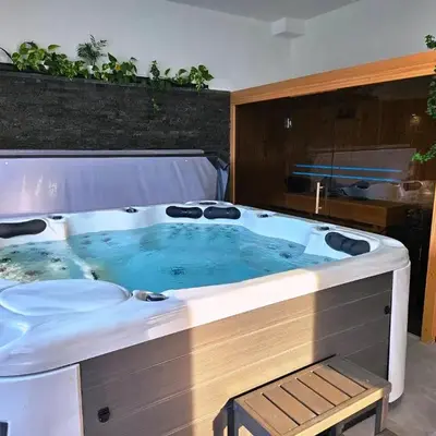 Domek z jacuzzi Cztery Pory Roku