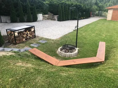 a fire pit in a yard with a grill at Domek w Gaiku in Limanowa