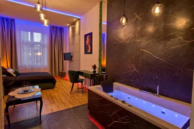a living room with a large tub in a room at Apartament czarny z jacuzzi in Kraków