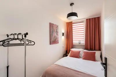 a bedroom with a bed and a window at Staymoovers - Ladne mieszkanie w poblizu Energylandii - Parking in Zator