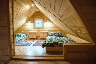 two beds in a room in a log cabin at RESETówka nr 2 - domek rodzinny na odludziu in Jaszczurowa