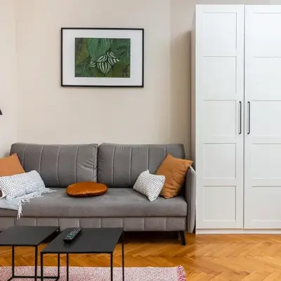 Spacious Apartment Around The Food Market - 5' to the Market Square - by Upstairs