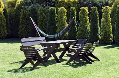 a picnic table and two chairs and a hammock at Apartament Anna in Bachowice