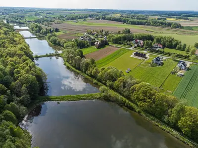 an aerial view of a river with houses at Wycisznia - drewniane domki całoroczne in Gierałtowiczki