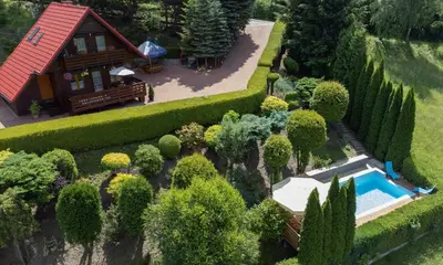 an aerial view of a house and a garden at Urlopowa Chata in Targanice