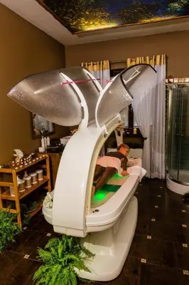a bathroom with a toilet with a person sitting on it at Hotel City SM Business & Spa in Kraków
