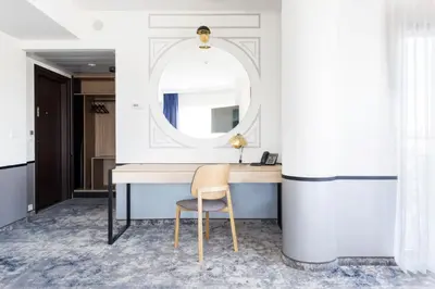 a dressing room with a desk and a mirror at Qubus Hotel Kraków in Kraków
