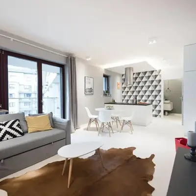Laurel White Apartment with Jacuzzi Bath and Pool Access