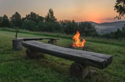 a house sitting on top of a grassy hill at Domki Pod Dębem in Błądzonka