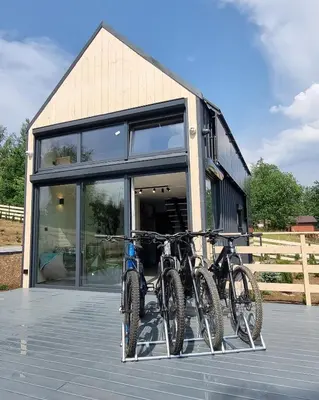 a group of bikes parked in front of a house at Level780 in Koszarawa