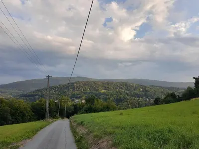 a dirt road in the middle of a green field at ELDORADO - całoroczny domek wakacyjny 35 km od Krakowa in Stróża