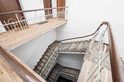 a spiral staircase in a white building with a stair case at Urban Nest Apartments Bon 11 in Kraków