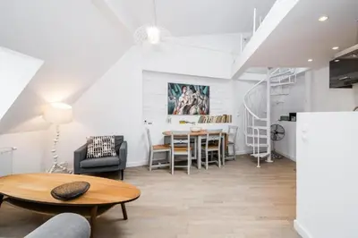 a living room with a table and a kitchen at Urban Nest Apartments Bon 11 in Kraków