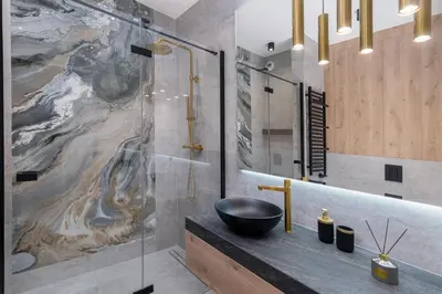 a bathroom with a sink and a shower at Apartament w centrum Krakowa 109 in Kraków