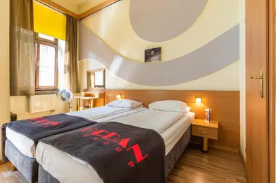 a hotel room with a large bed in a room at Jordan Pokoje Gościnne in Kraków
