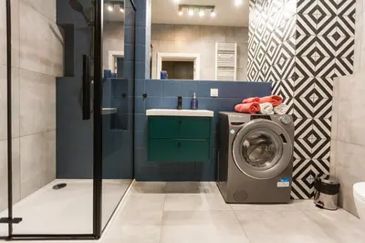 a laundry room with a washing machine in a bathroom at Vintage Rakowicka Apartment in Kraków